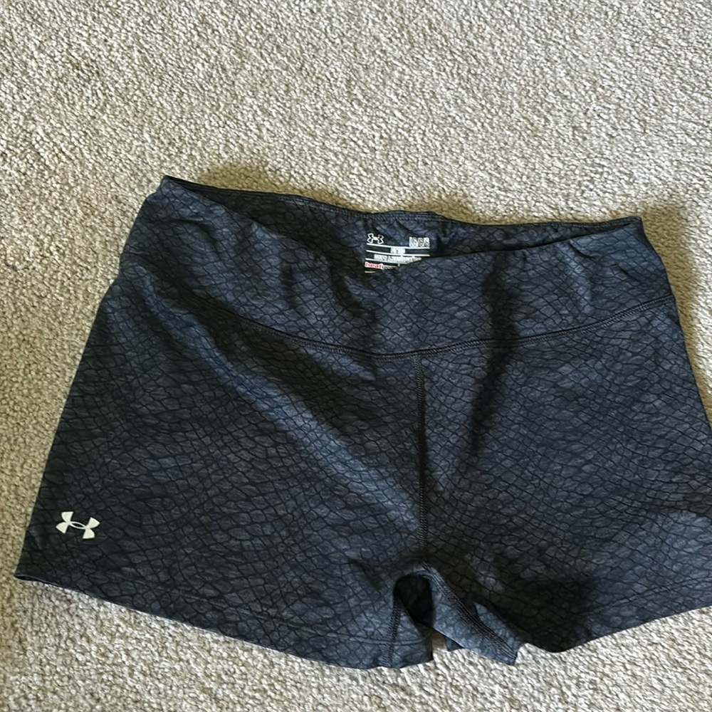 Under armor spandex shorts. Size large. Snake pattern. Charcoal grey.